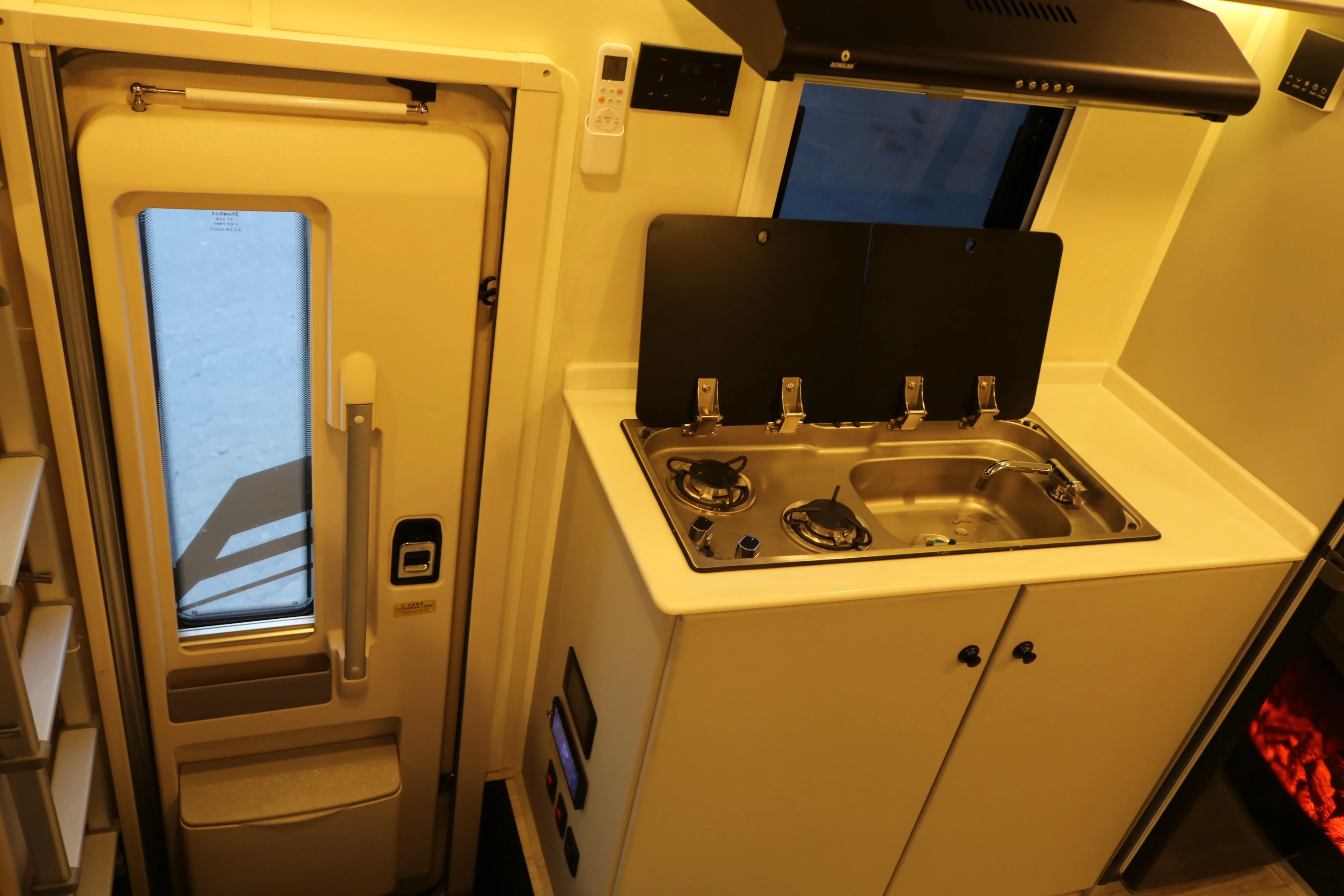qatarCaravanPage.interiorAlt