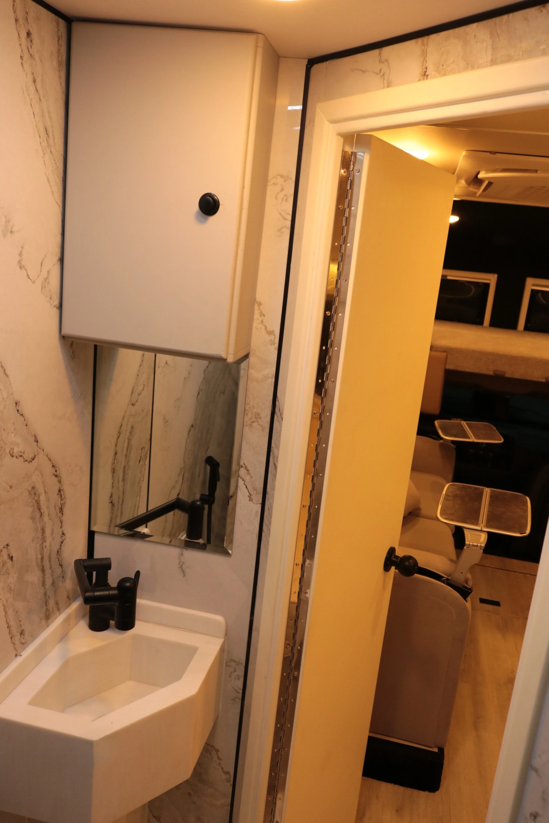 qatarCaravanPage.interiorAlt